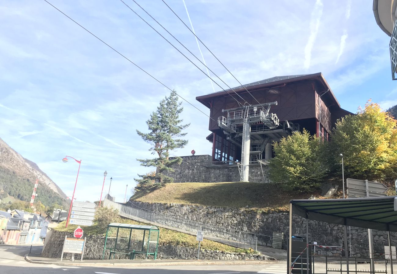 Apartamento en Cauterets - Pied du télécabine. T2 + alcove. Parking couvert. 