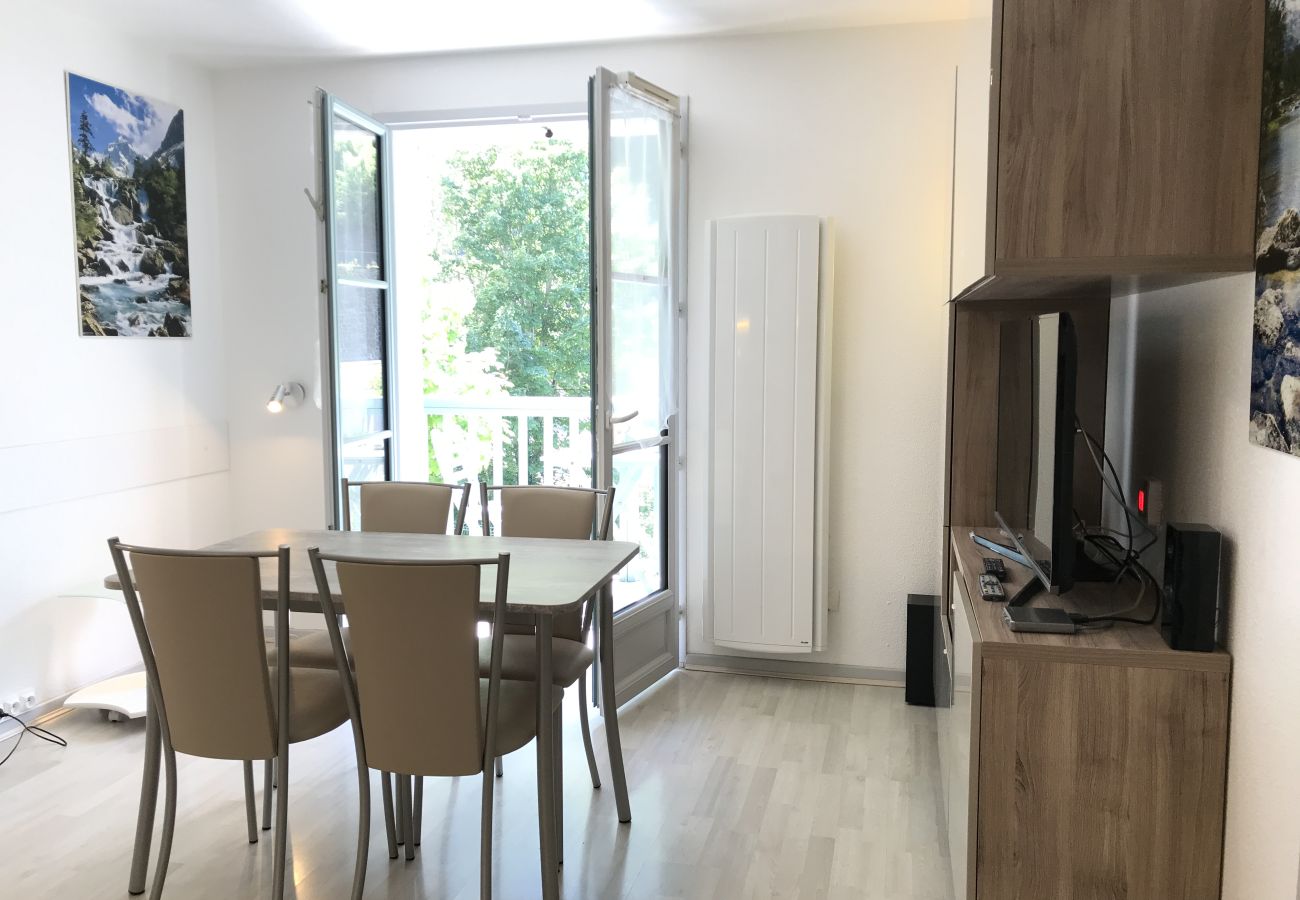 Apartamento en Cauterets - T2 +alcove, récent 4/5 pers. Parking. Balcon. Wifi 