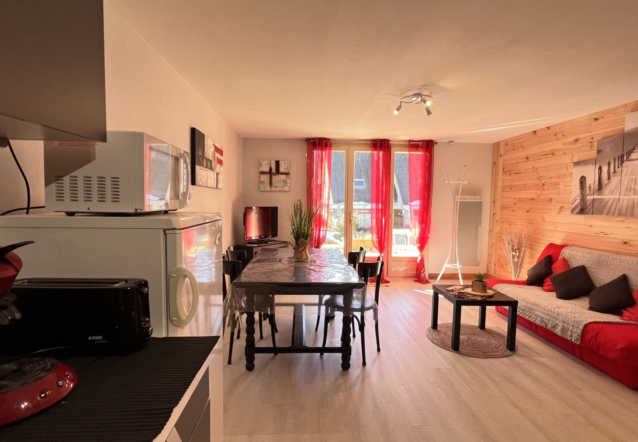 Apartamento en Cauterets - T2 ensoleillé avec terrasse et vaste jardin commun 