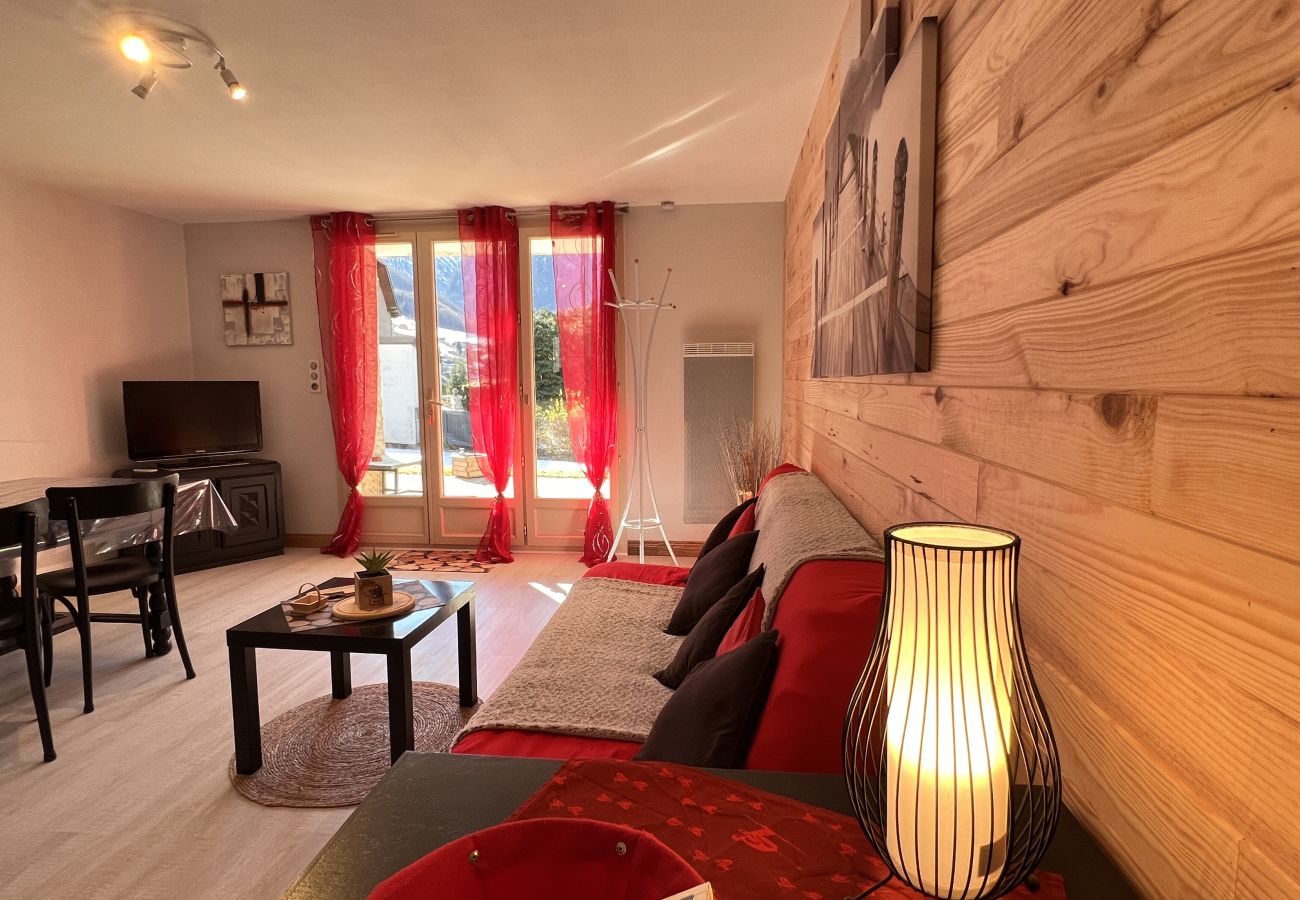 Apartamento en Cauterets - T2 ensoleillé avec terrasse et vaste jardin commun 