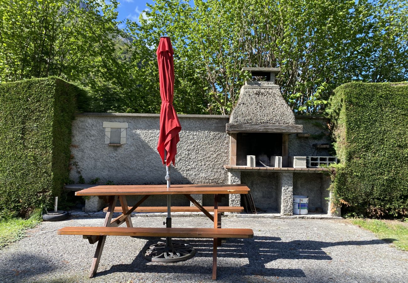 Apartamento en Cauterets - T2 ensoleillé avec terrasse et vaste jardin commun 