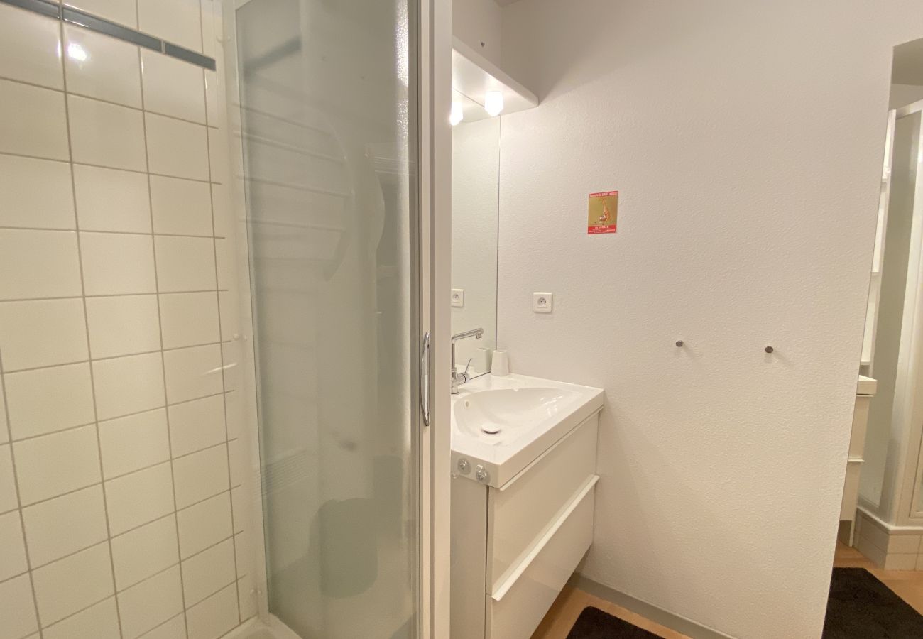 Apartamento en Cauterets - T2 alcove confortable pour 4 à 5p. Balcon. Parking 