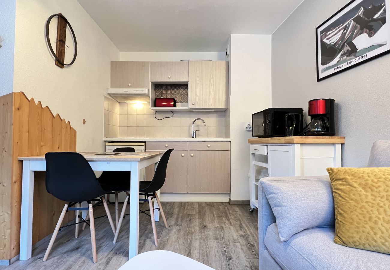 Apartamento en Cauterets - Centre ville, T2 avec terrasse et parking couvert. 