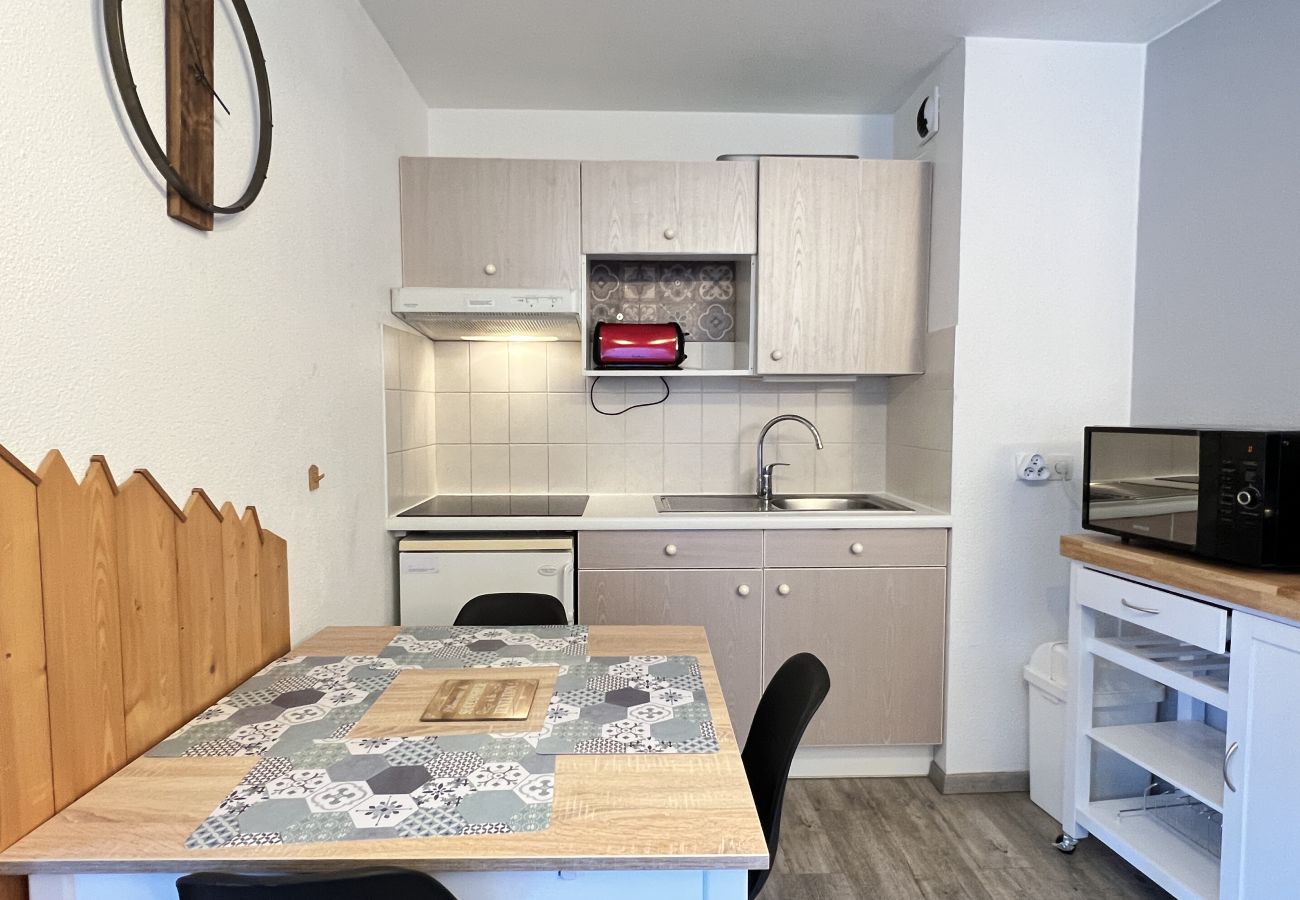 Apartamento en Cauterets - Centre ville, T2 avec terrasse et parking couvert. 