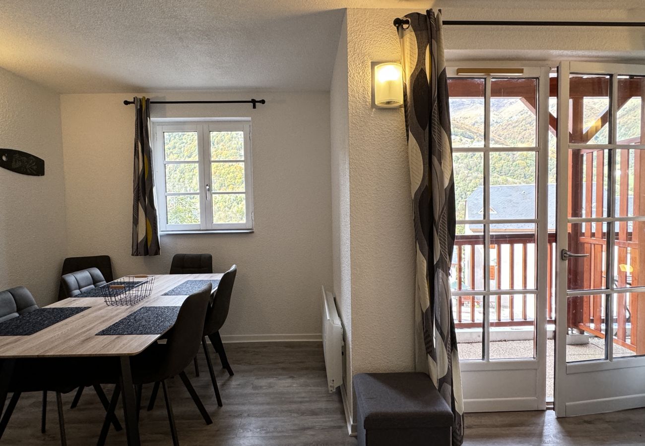 Apartamento en Cauterets - T2 + alcôve. Balcon. Parking couvert. Piscine été. 