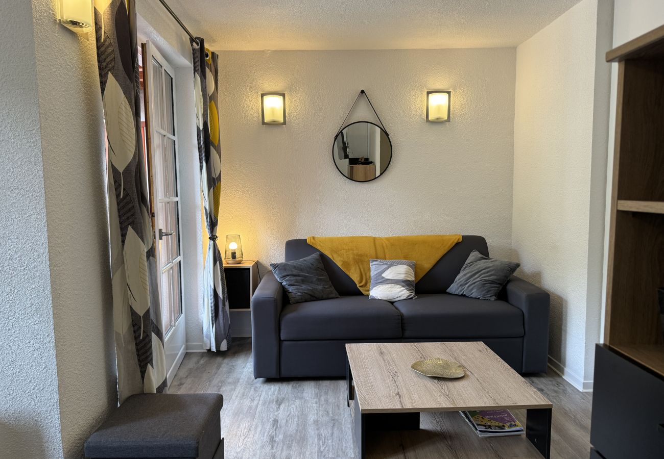 Apartamento en Cauterets - T2 + alcôve. Balcon. Parking couvert. Piscine été. 