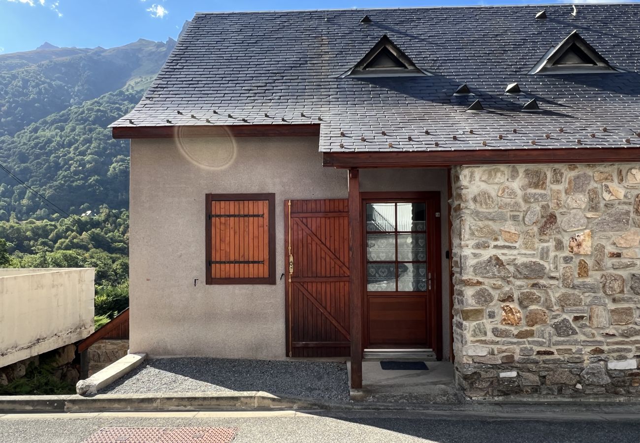 Apartamento en Cauterets - T3 rénové avec balcon, vue montagne et Parking. 