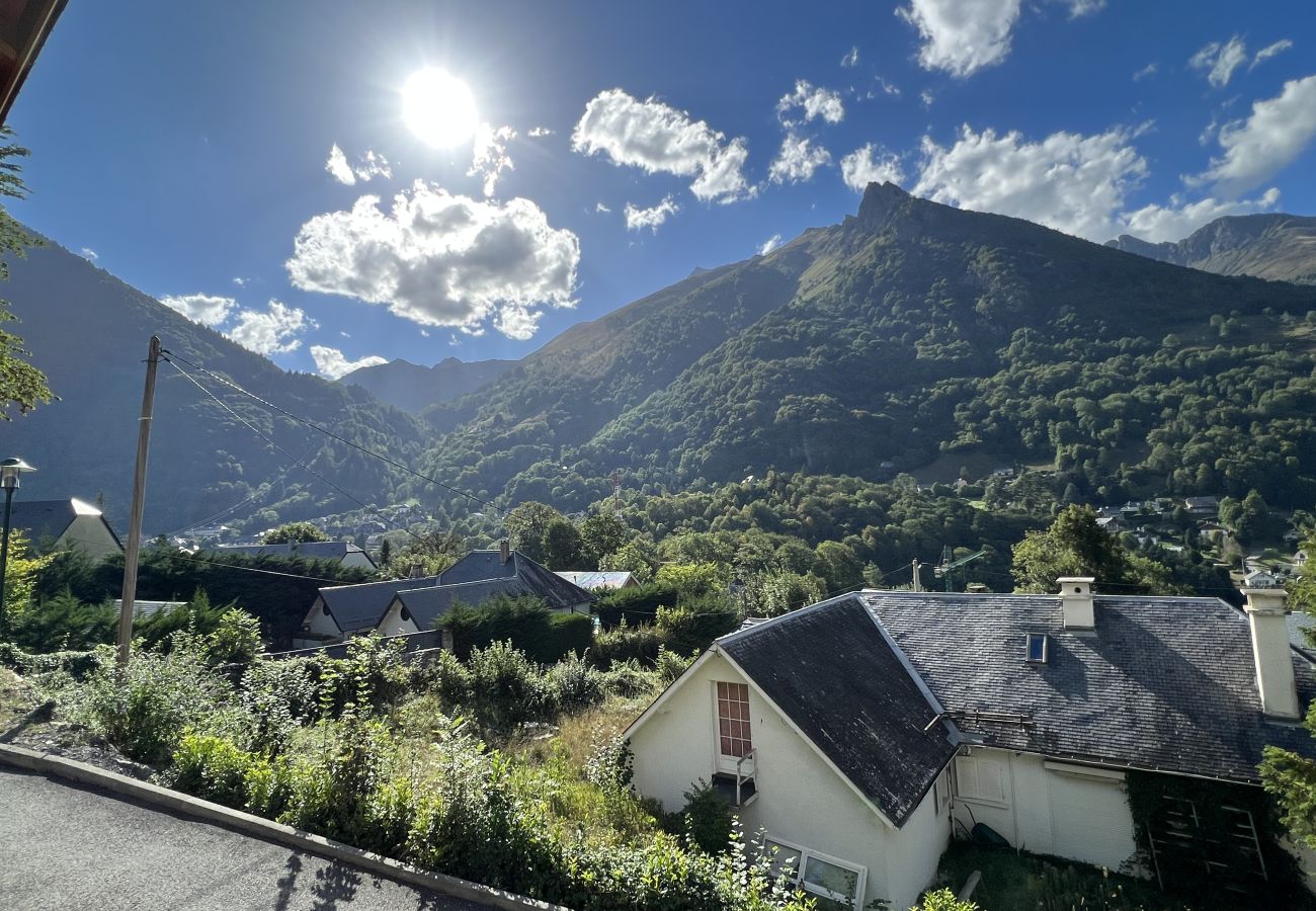 Apartamento en Cauterets - T3 rénové avec balcon, vue montagne et Parking. 