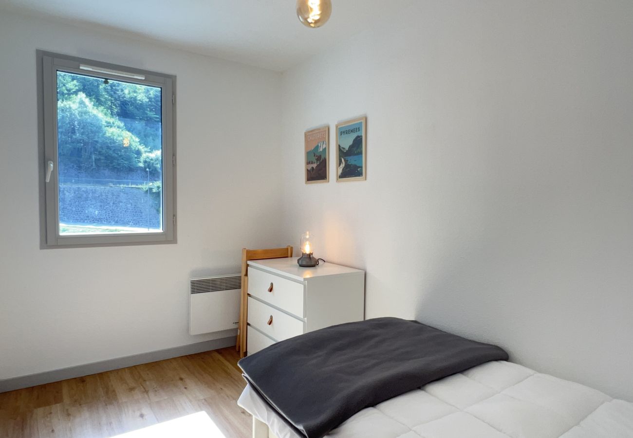 Apartamento en Cauterets - T3 centre ville avec parking, balcon et wifi. 5P. 