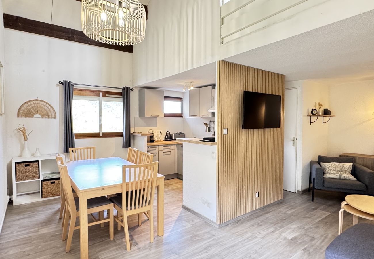 Appartement à Cauterets - Triplex 3 chambres 65m2 pour 6P. Parking couvert.