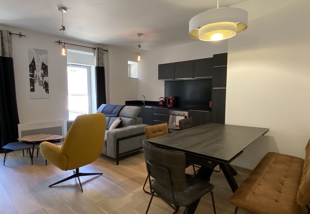 Appartement à Cauterets - Plein centre, T3 5P totalement rénové 55m2. WIFI 