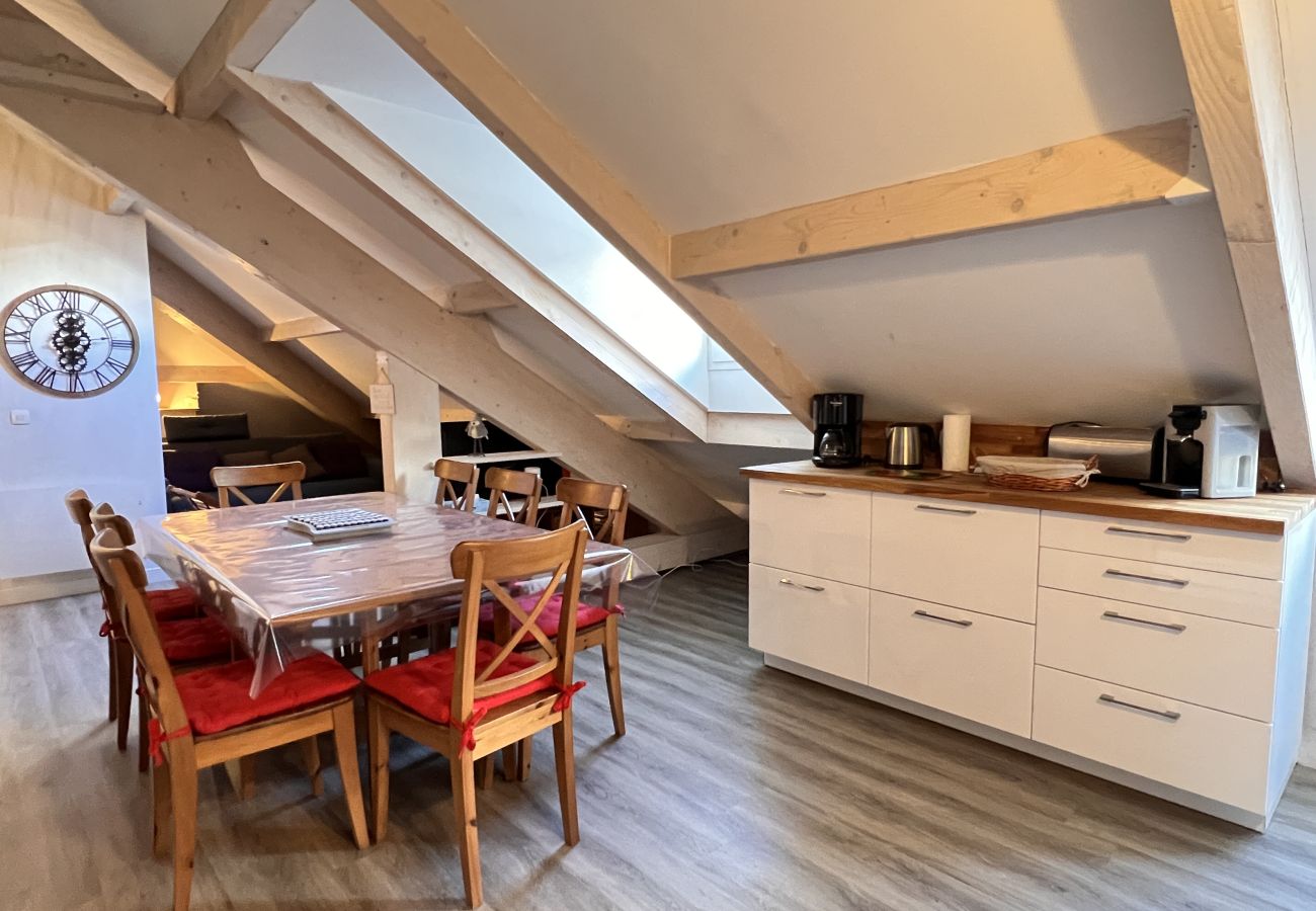 Appartement à Cauterets - Place de la mairie T2 type loft 70m2 terrasse 35m2 