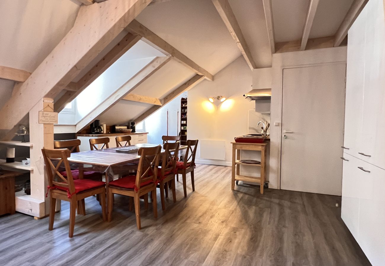 Appartement à Cauterets - Place de la mairie T2 type loft 70m2 terrasse 35m2 