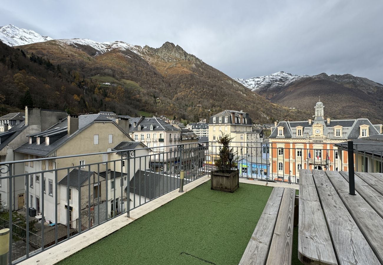 Appartement à Cauterets - Place de la mairie T2 type loft 70m2 terrasse 35m2 