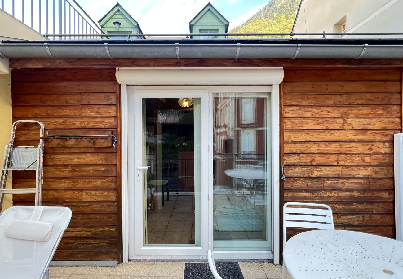 Appartement à Cauterets - Place de la Mairie. Joli T2  4P - Terrasse et vue. 