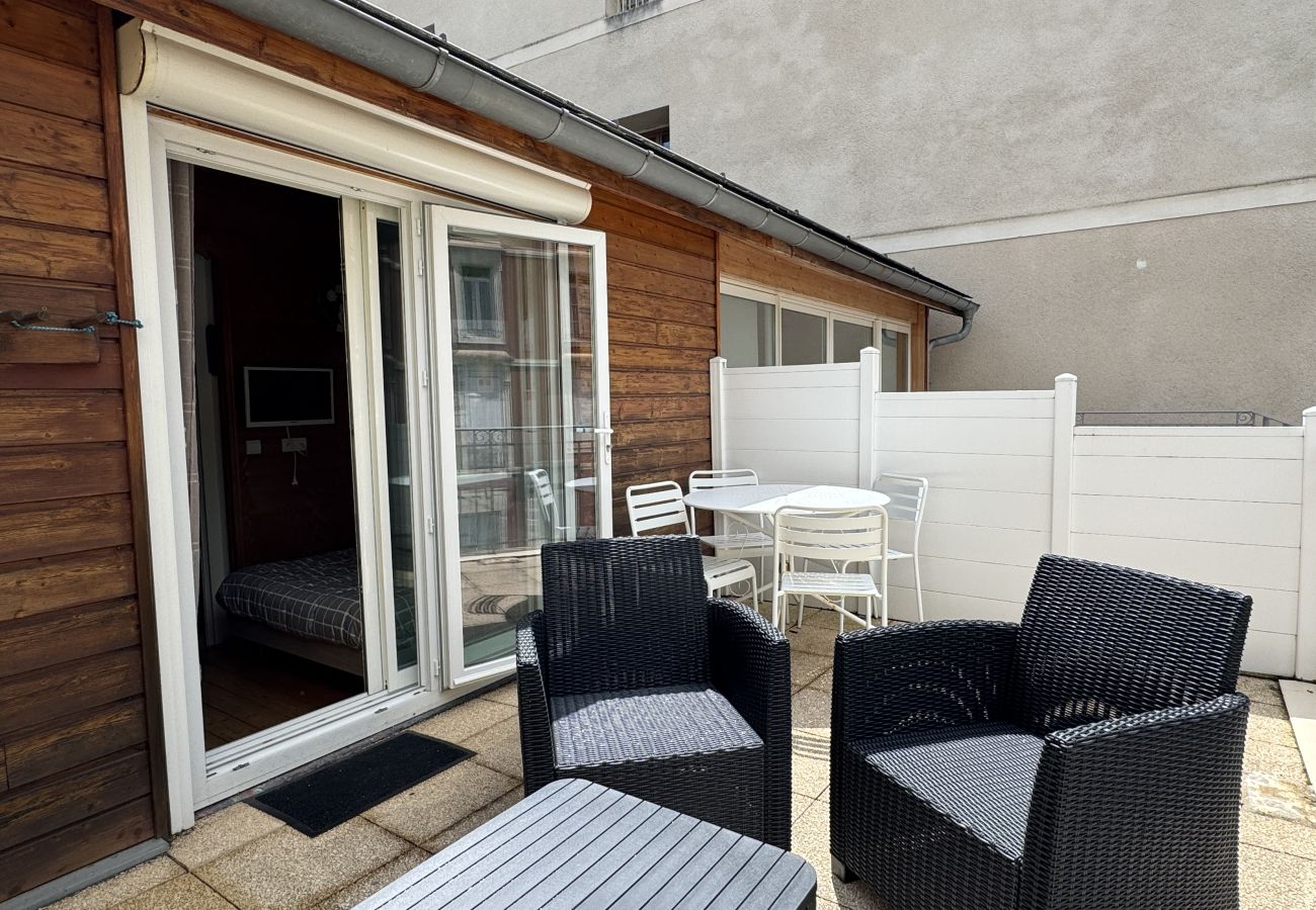 Appartement à Cauterets - Place de la Mairie. Joli T2  4P - Terrasse et vue. 