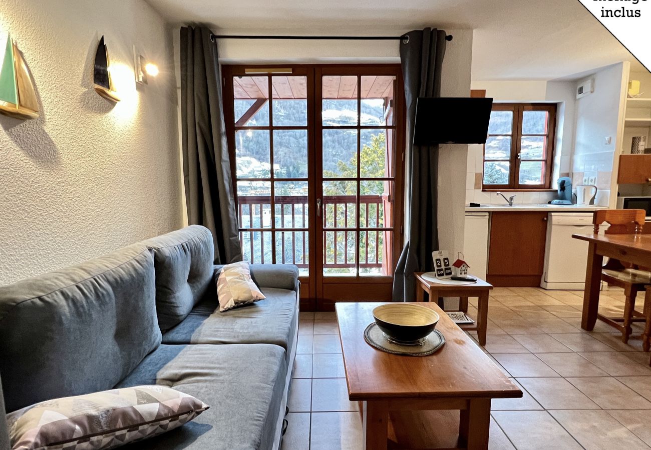 Appartement à Cauterets - T2 bis 40M2 5P. Vue. Balcon. Parking. Piscine été. 