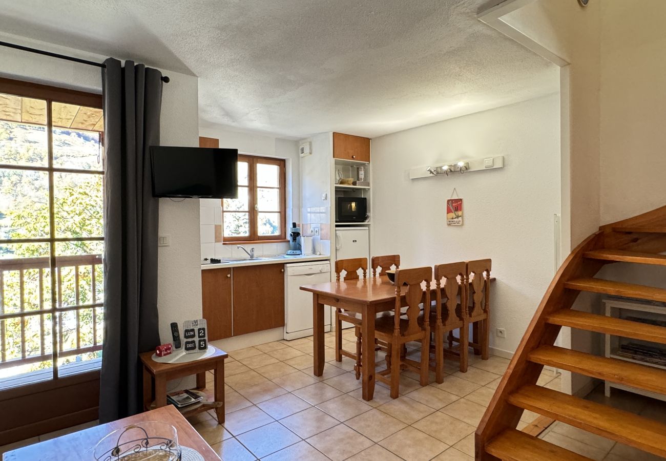 Appartement à Cauterets - T2 bis 40M2 5P. Vue. Balcon. Parking. Piscine été. 