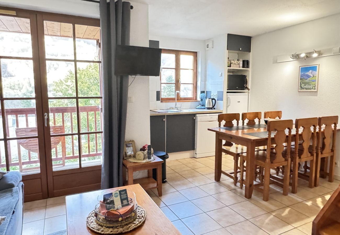 Appartement à Cauterets - T2 bis 40M2 5P. Vue. Balcon. Parking. Piscine été. 