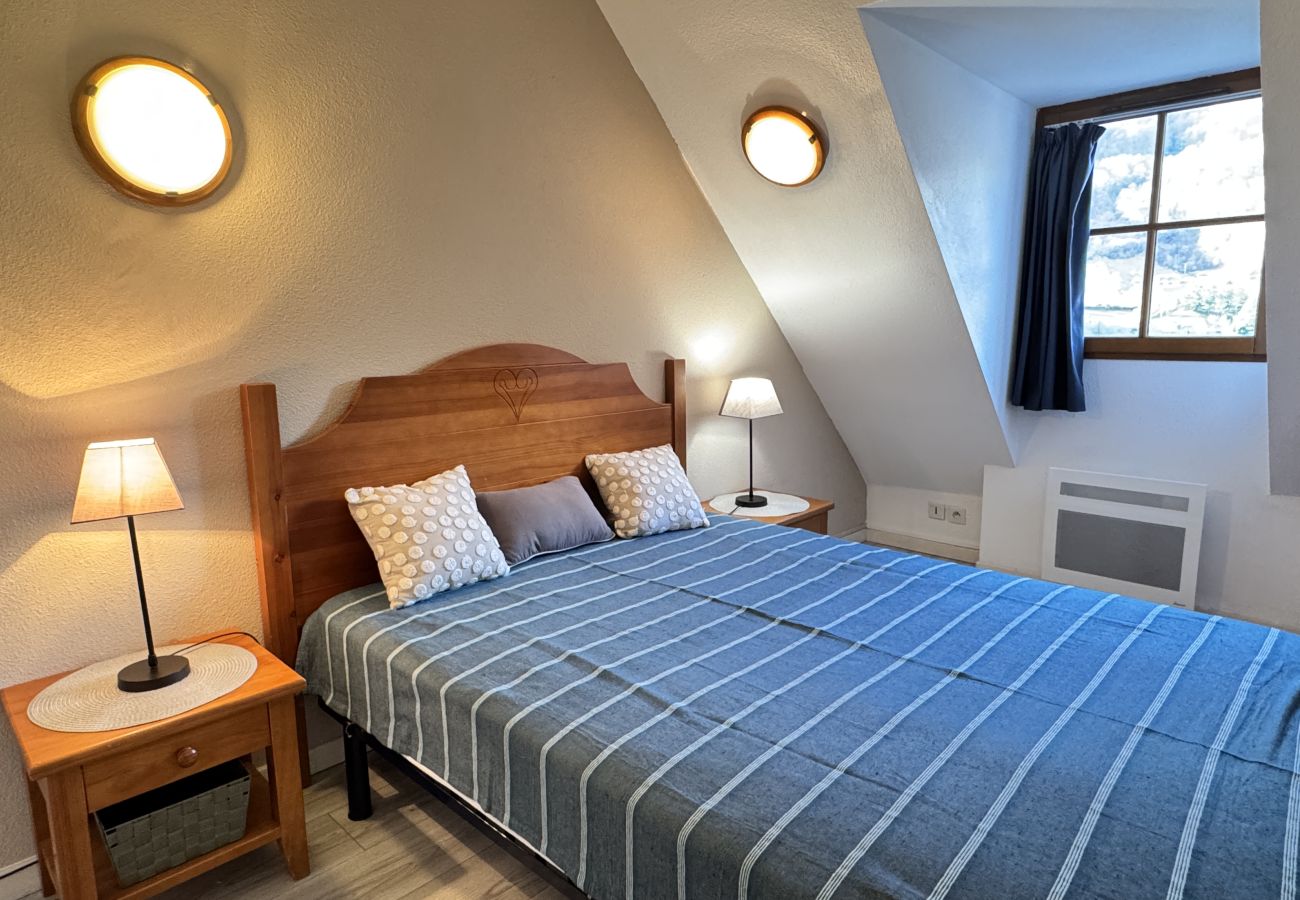 Appartement à Cauterets - T2 bis 40M2 5P. Vue. Balcon. Parking. Piscine été. 