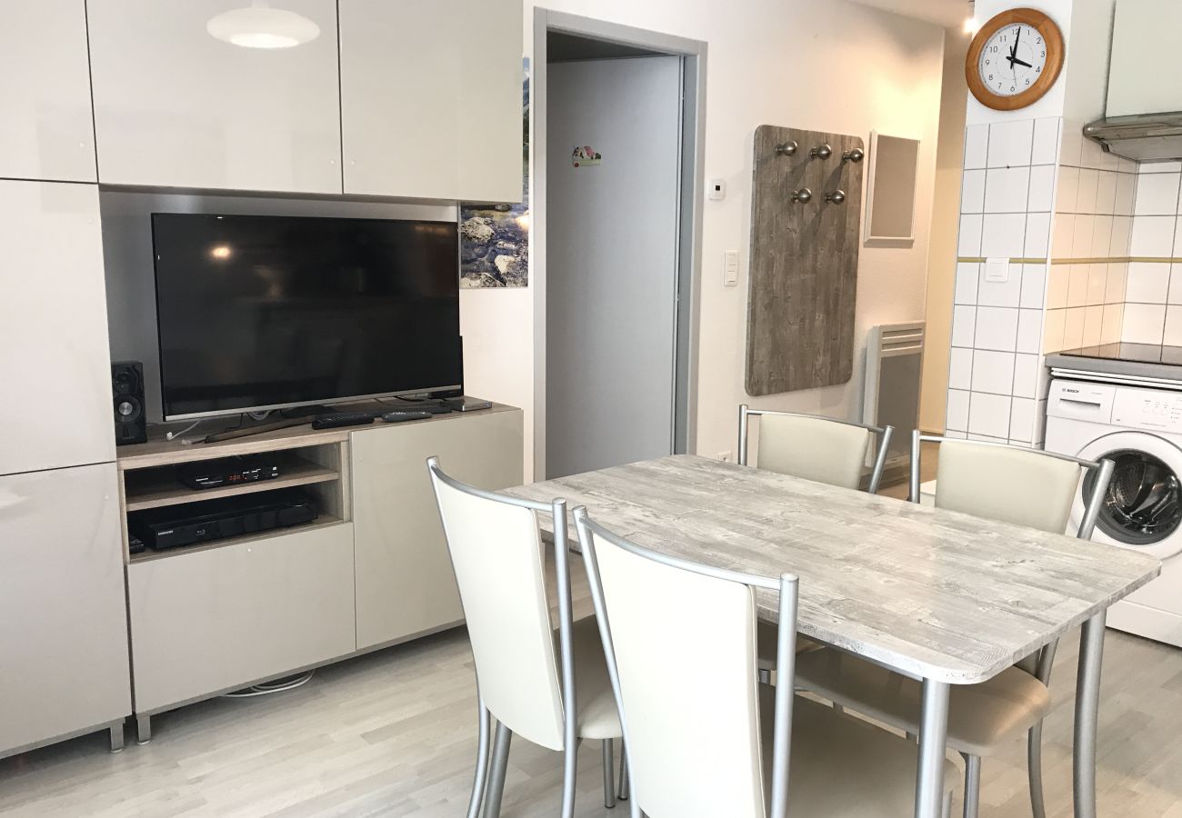 Appartement à Cauterets - T2 +alcove, récent 4/5 pers. Parking. Balcon. Wifi 