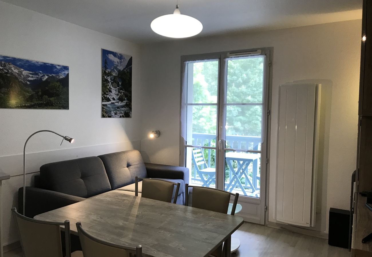 Appartement à Cauterets - T2 +alcove, récent 4/5 pers. Parking. Balcon. Wifi 