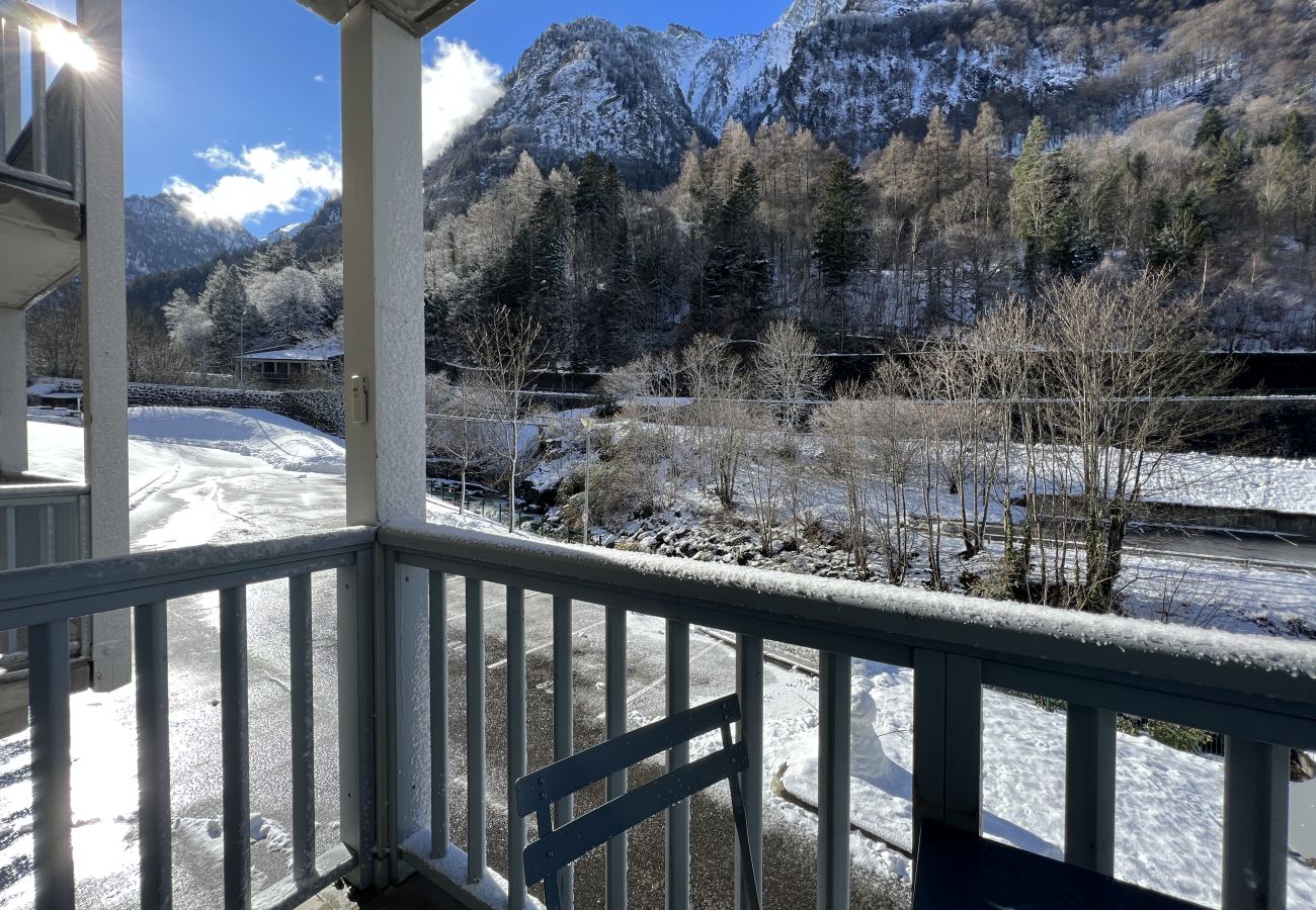 Appartement à Cauterets - T2 alcove confortable pour 4 à 5p. Balcon. Parking 