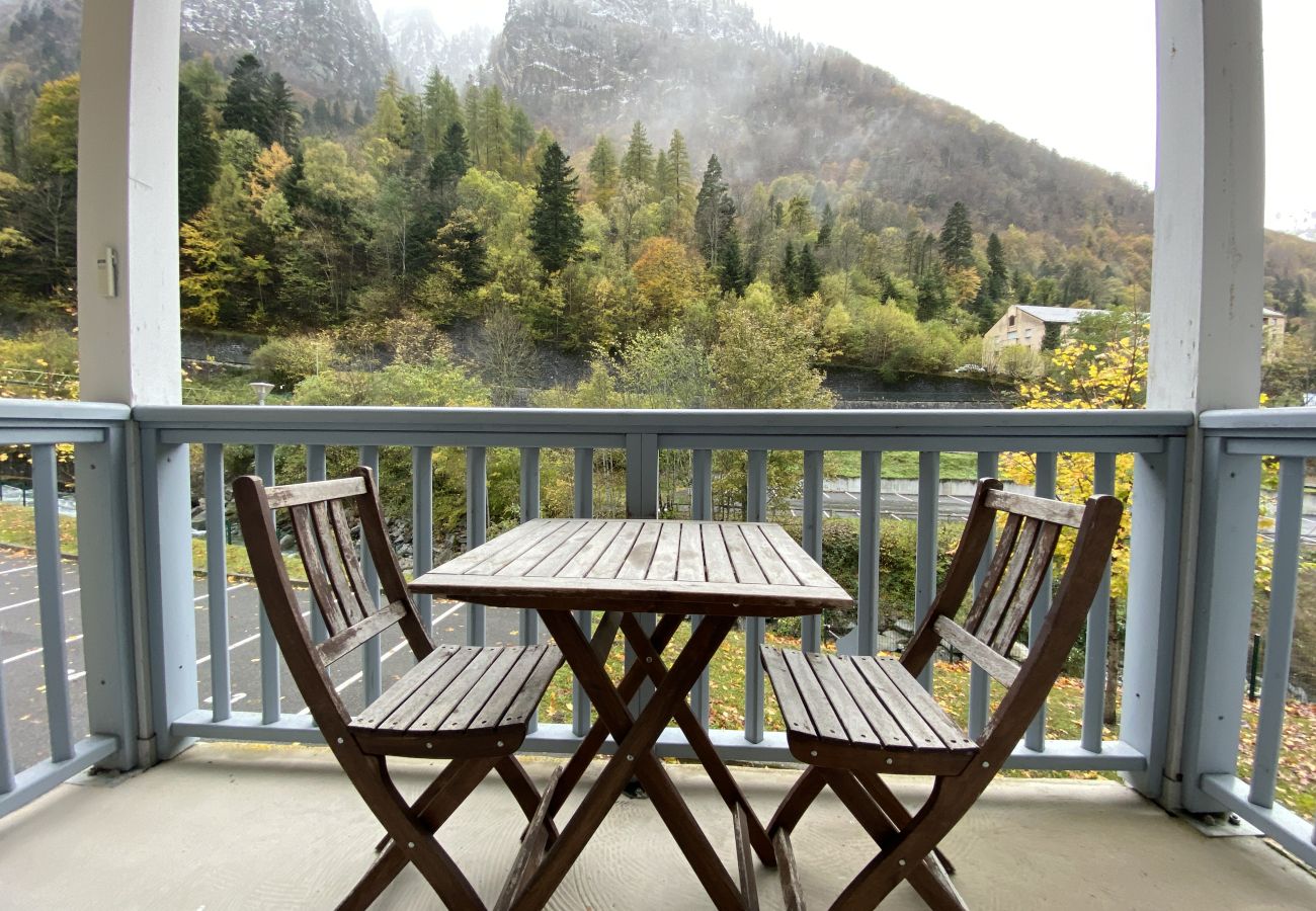 Appartement à Cauterets - T2 alcove confortable pour 4 à 5p. Balcon. Parking 