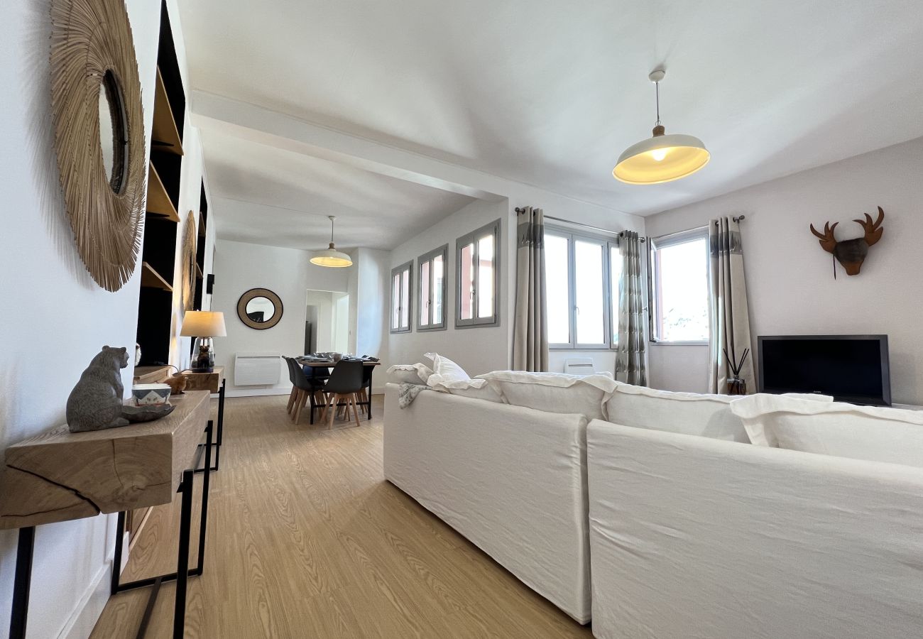 Appartement à Cauterets - Au coeur de ville, bel appt 3 chambres de 105m2. 