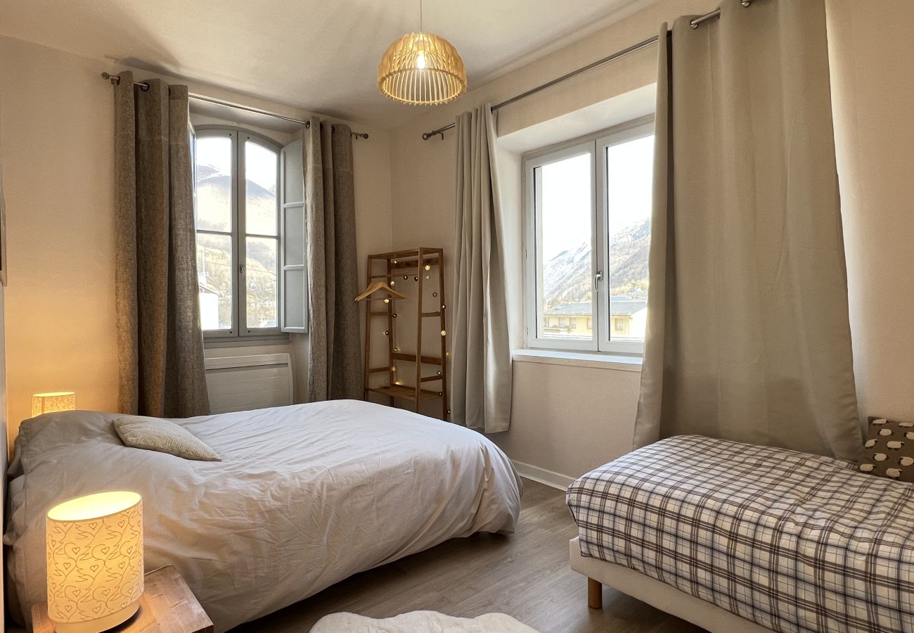 Appartement à Cauterets - Au coeur de ville, bel appt 3 chambres de 105m2. 