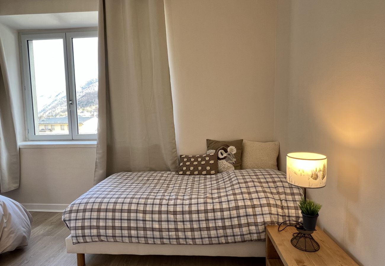 Appartement à Cauterets - Au coeur de ville, bel appt 3 chambres de 105m2. 