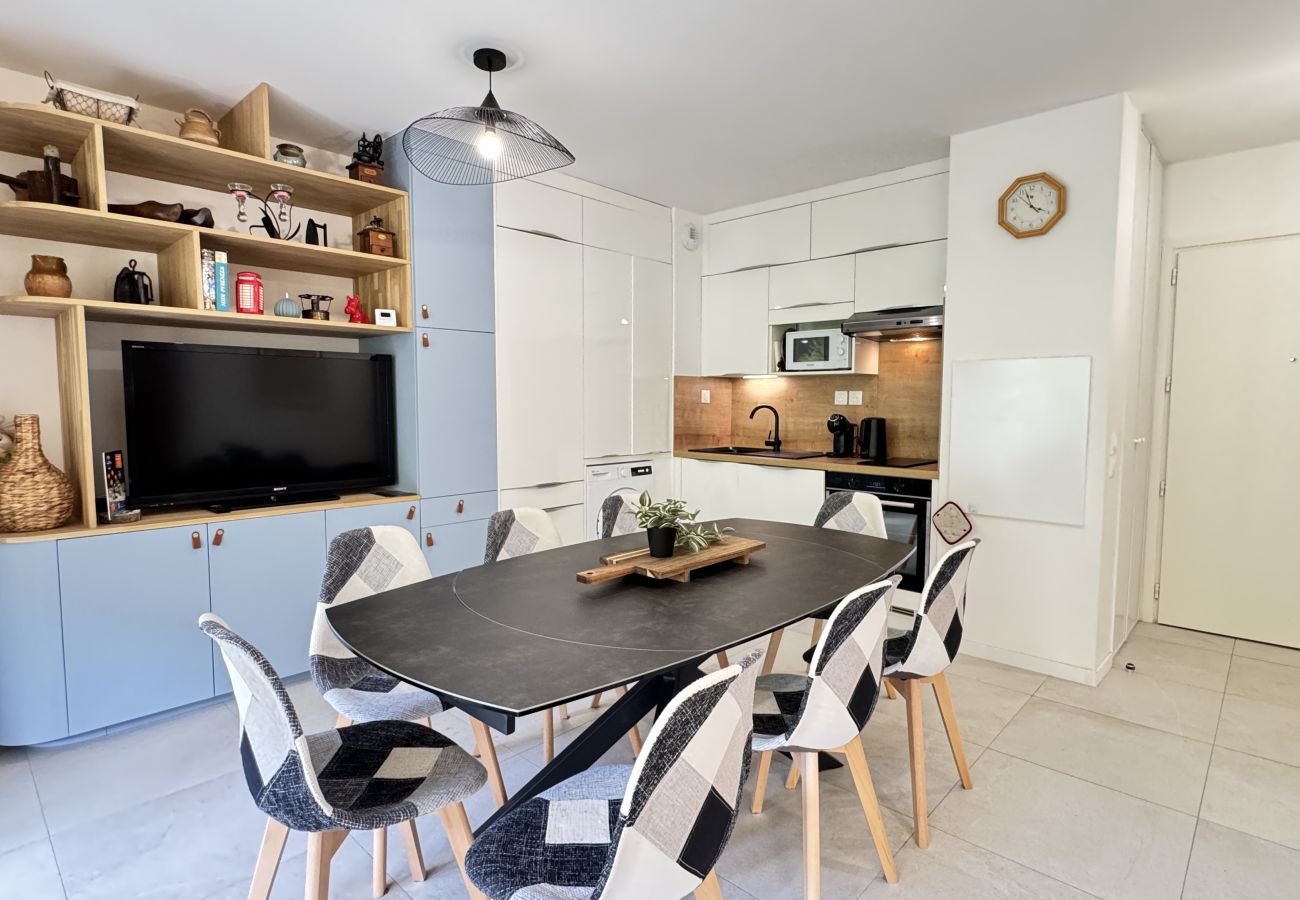 Appartement à Cauterets - Bel apt 85m2 8P. Parking. Balcon
