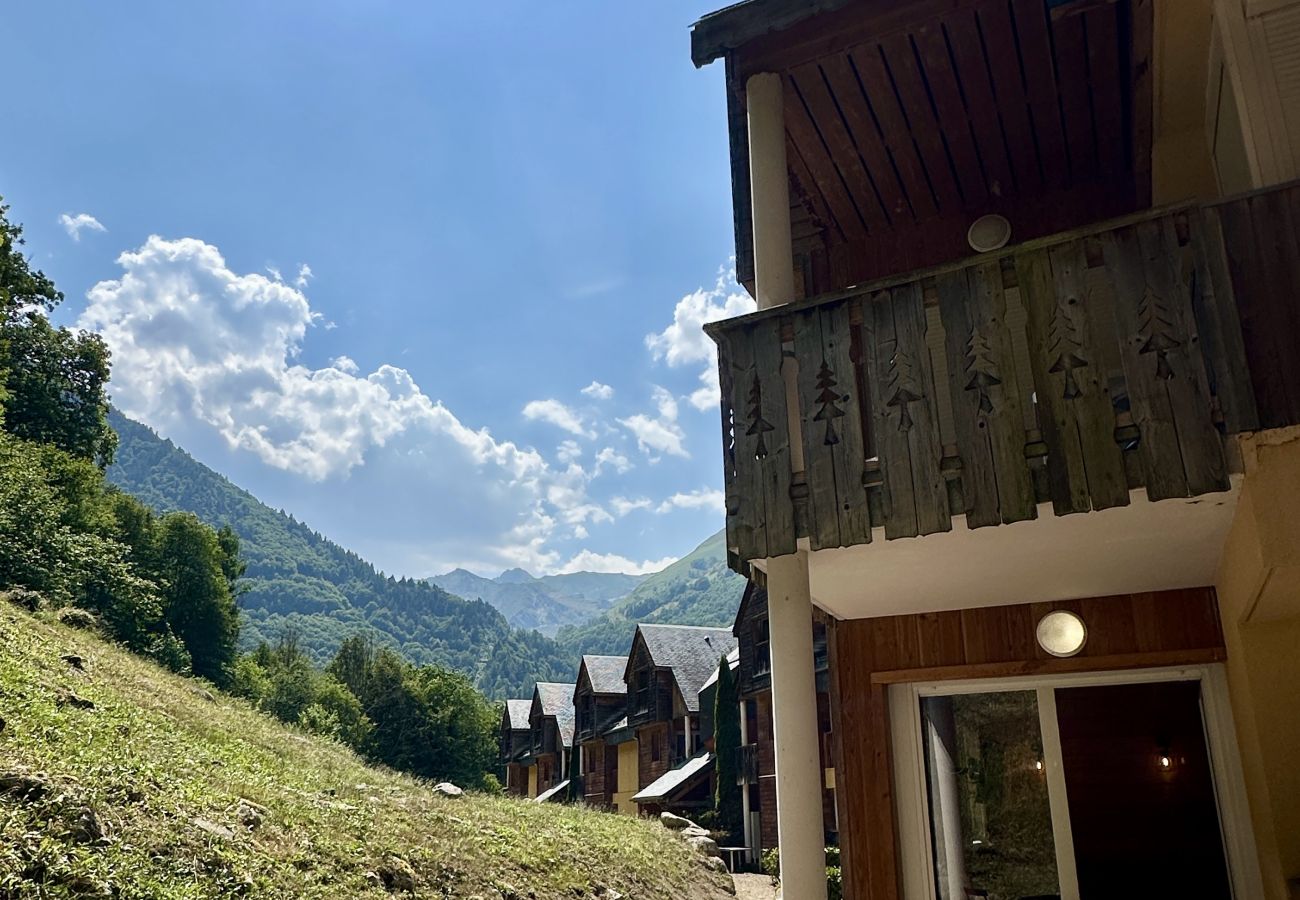 Appartement à Cauterets - T3 POUR 4P. PISCINE COMMUNE - JARDIN/TERRASSE - PARKING