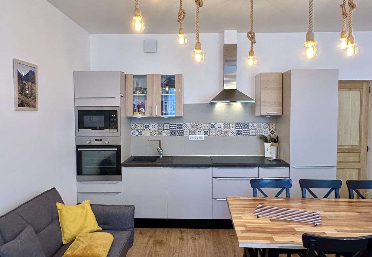 Appartement à Cauterets - Au pied du télécabine, Joli T3 48m2 avec terrasse. 