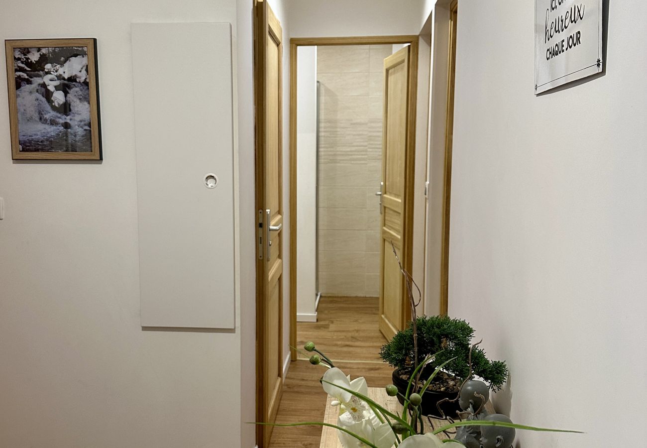 Appartement à Cauterets - Au pied du télécabine, Joli T3 48m2 avec terrasse. 
