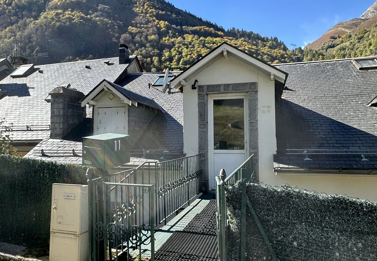 Appartement à Cauterets - Au pied du télécabine, Joli T3 48m2 avec terrasse. 
